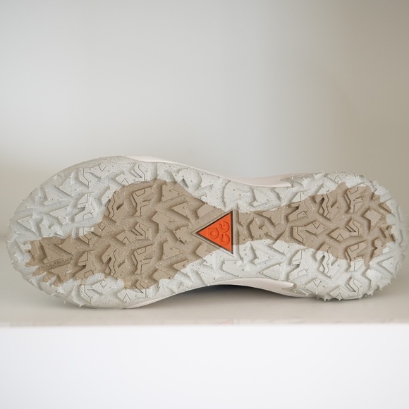 Athletic_Shoes